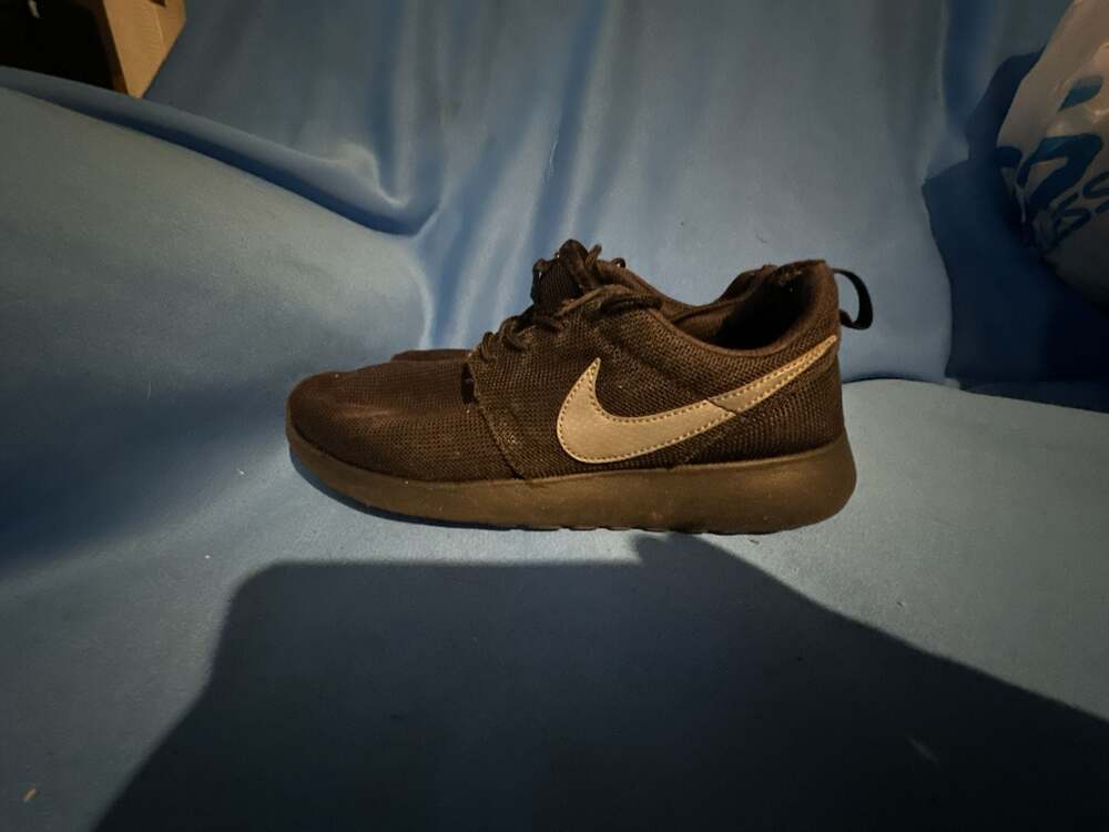 Nike Roshe Run Black Mesh Trainers size 7 men’s